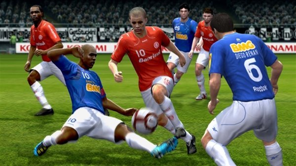 Új patch-et kapott a PES 2011